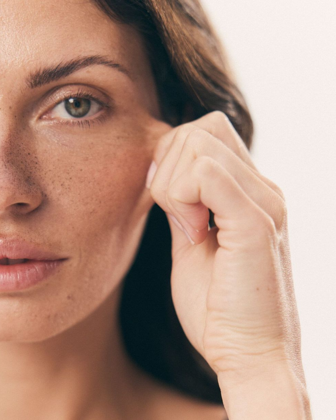 Niacinamida y Retinol: la combinación experta para una piel renovada.